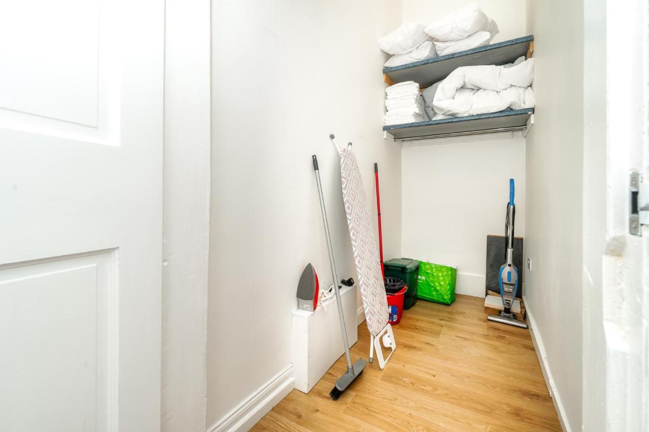 Cosy Retreat - Charming 2-Bed Apartment Greenock Ngoại thất bức ảnh