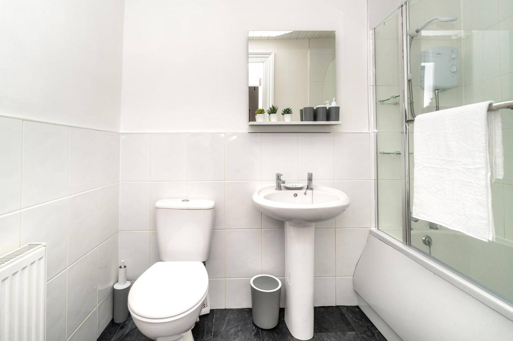 Cosy Retreat - Charming 2-Bed Apartment Greenock Ngoại thất bức ảnh