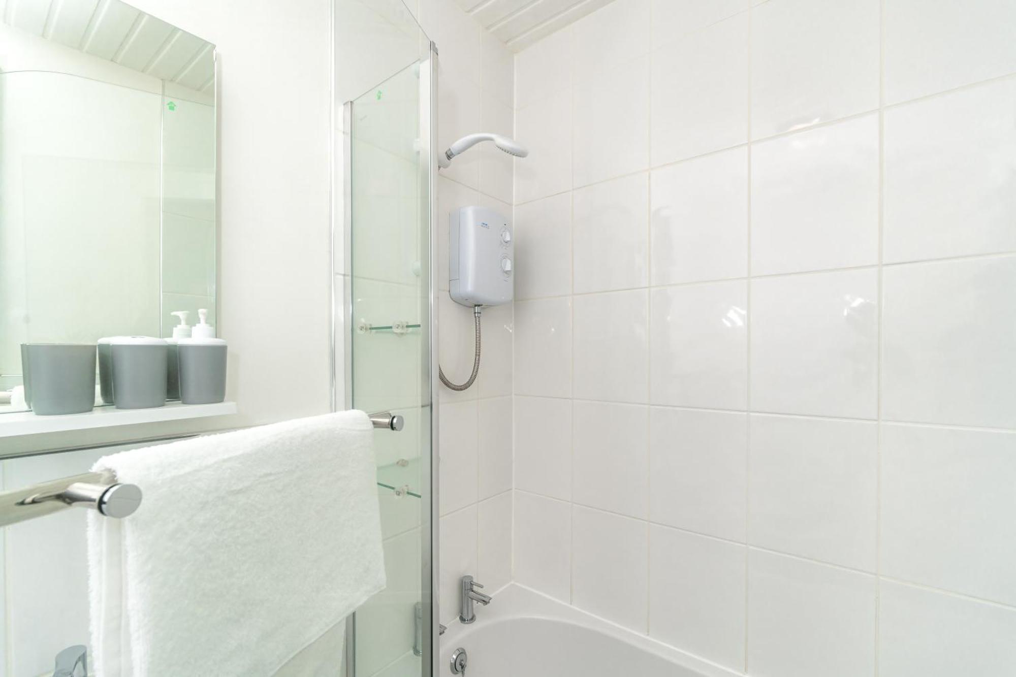 Cosy Retreat - Charming 2-Bed Apartment Greenock Ngoại thất bức ảnh