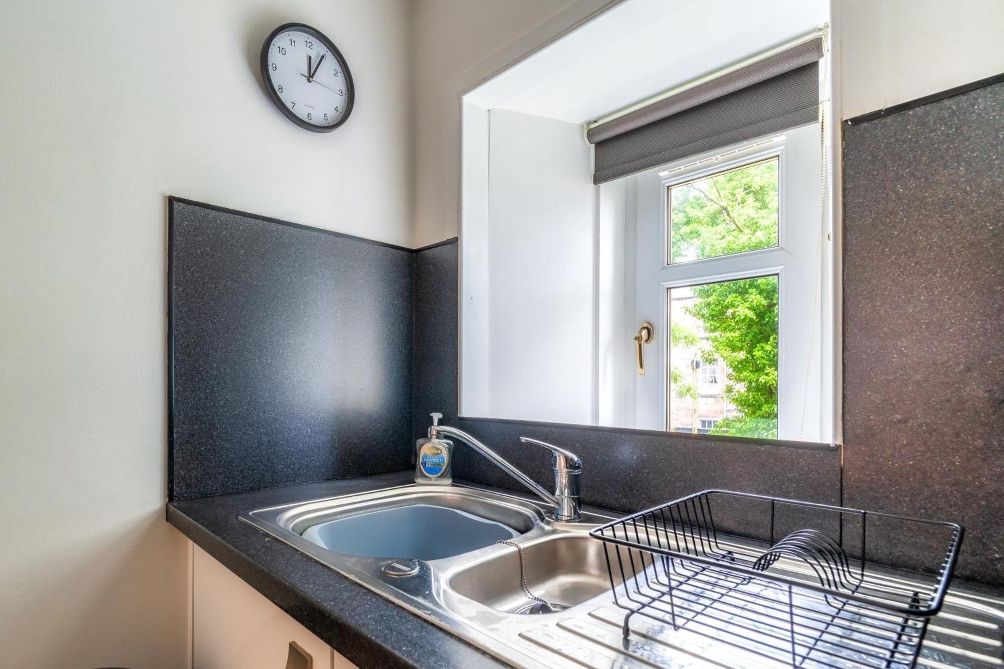 Cosy Retreat - Charming 2-Bed Apartment Greenock Ngoại thất bức ảnh